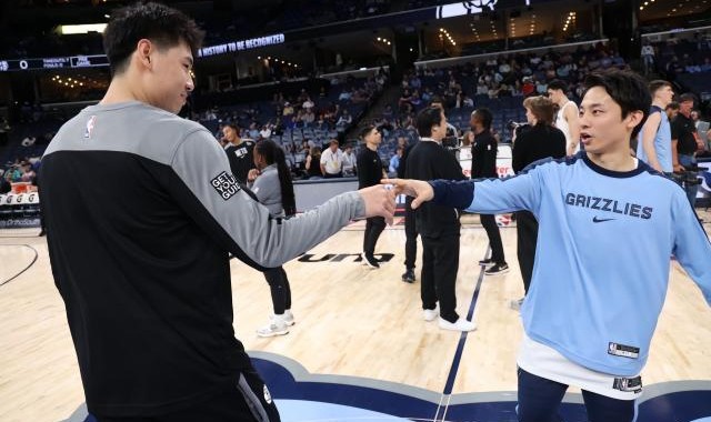 开云登录-【现场】短短1分钟却意义非凡 NBA赛场上演亚洲德比