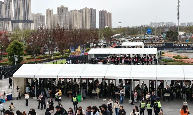 开云登录-演唱会+中超，近6万人在成都过“超级周末”