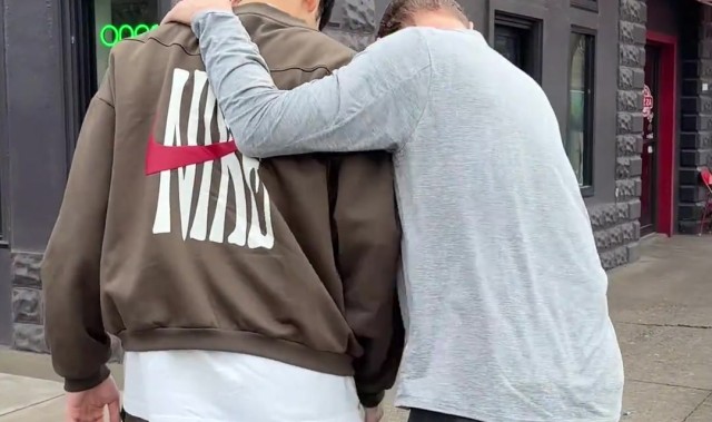 开云官网-张博源正式访问俄勒冈大学！球队主帅阿尔特曼亲自接待陪同