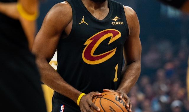 开云官网-哈登骑士主场首秀只进1球 疯狂喂饼助队友创新高