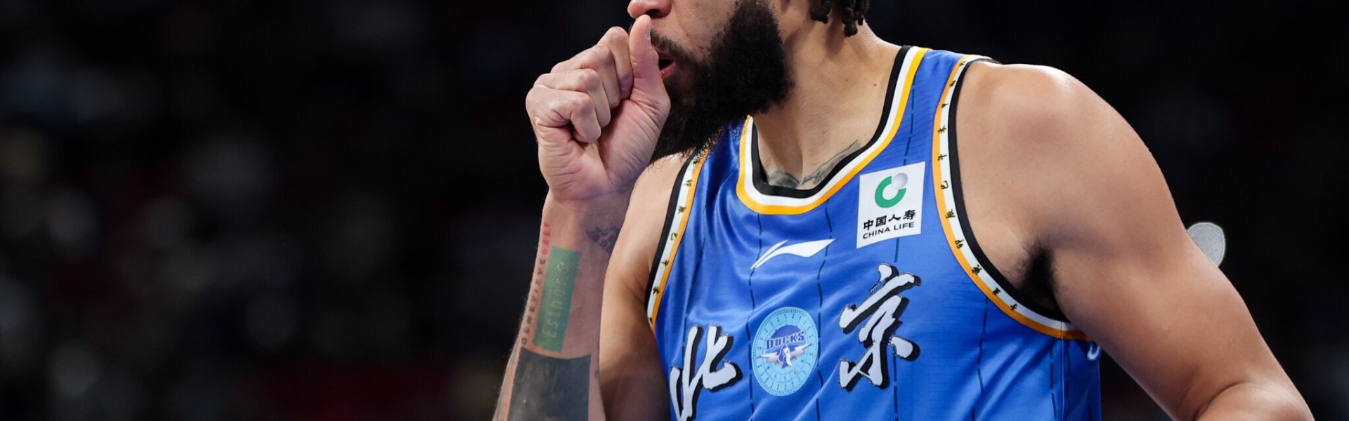 看起来球商很高！麦基半场2中1拿到2分3板1助 数据体现不了作用