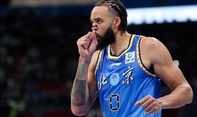 看起来球商很高！麦基半场2中1拿到2分3板1助 数据体现不了作用