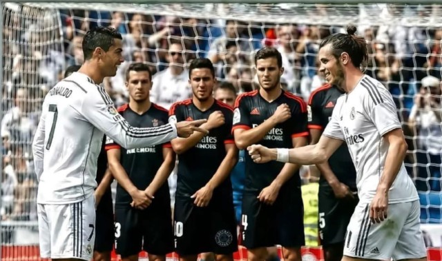 开云中国-贝尔再谈C罗：他只想进球超越梅西！我不传球他就会挥动双臂不满