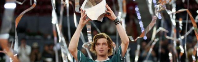 开云中国-张奔斗：卢布涅槃，心魔终需用“心”治愈