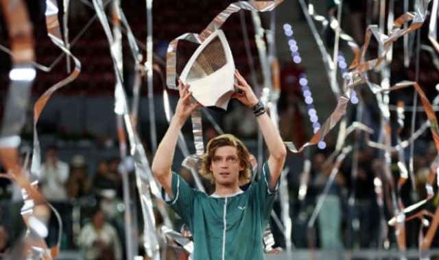 开云中国-张奔斗：卢布涅槃，心魔终需用“心”治愈