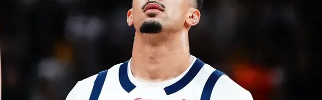 开云登录-奎因全场出战19分钟，投篮13中4得到12分5篮板2助攻2抢断